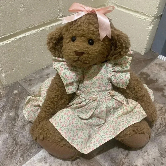 Stuffed Plush Bear 1995 Cottage Collectible Named "Meredith" in great  condition - Picture 3 of 16